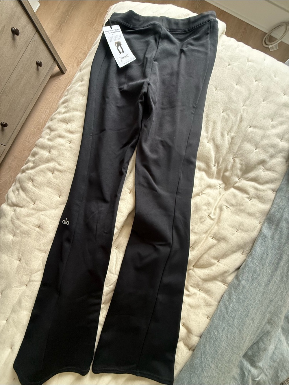 ALO Yoga High-Waist 7/8 Zip It Flare Legging — Black … - Gem